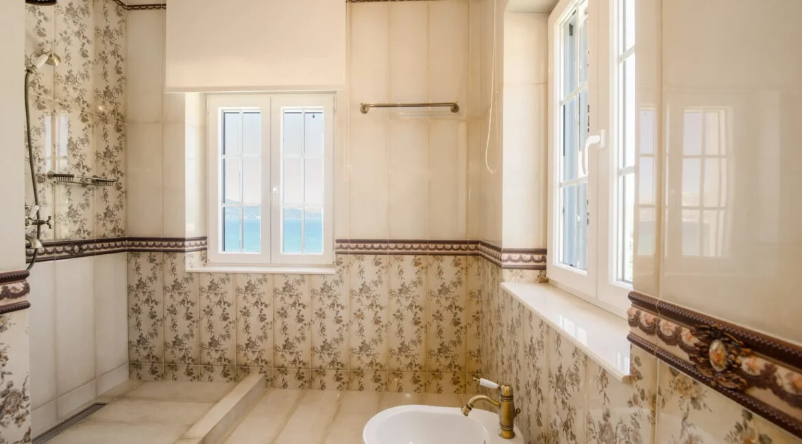 Prime Location Villa for Sale Corfu Town 10