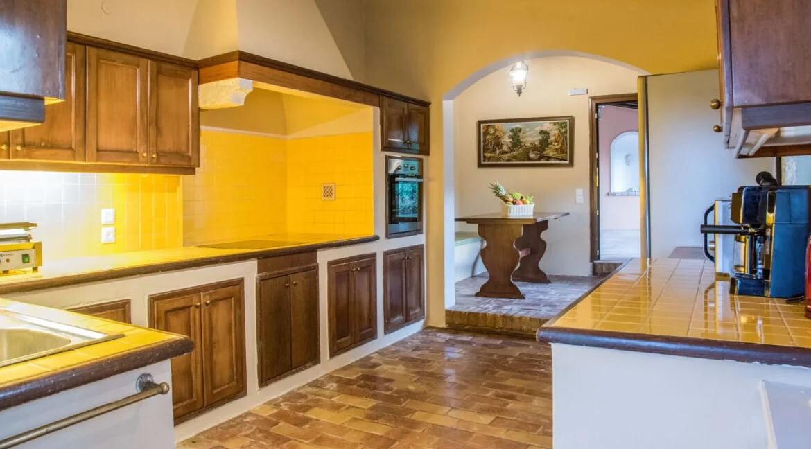 Prime Location Villa for Sale Corfu Town 16