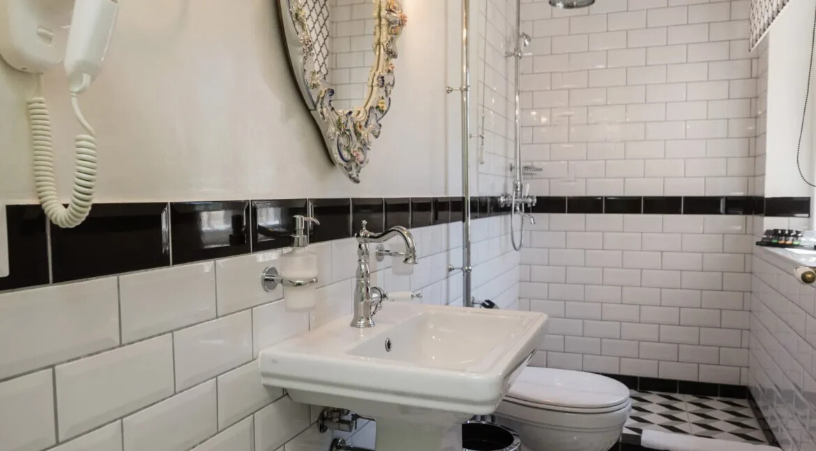 Prime Location Villa for Sale Corfu Town 6