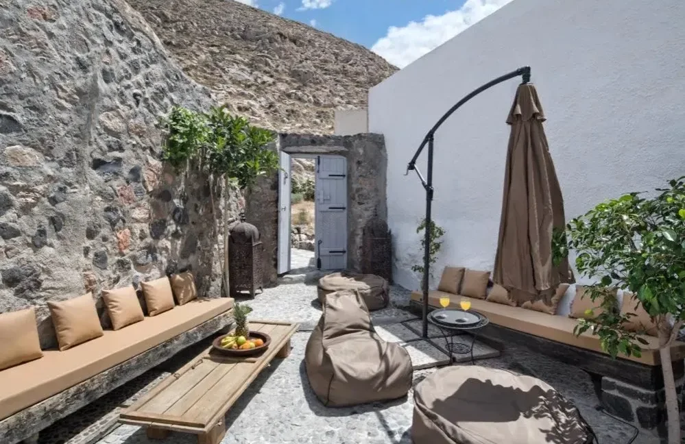Property for sale Santorini Emporio 2