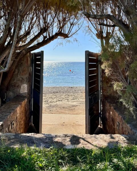 Seafront Villa in Athens for sale with Private Beach