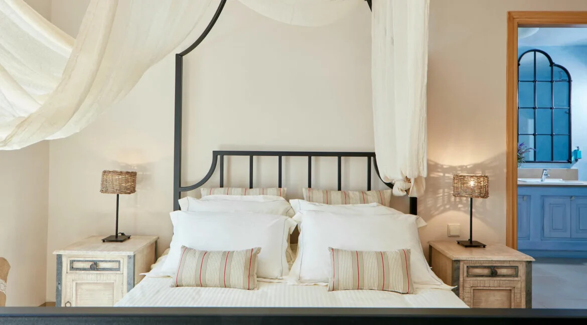 Villa With Pool In Tinos for sale 3