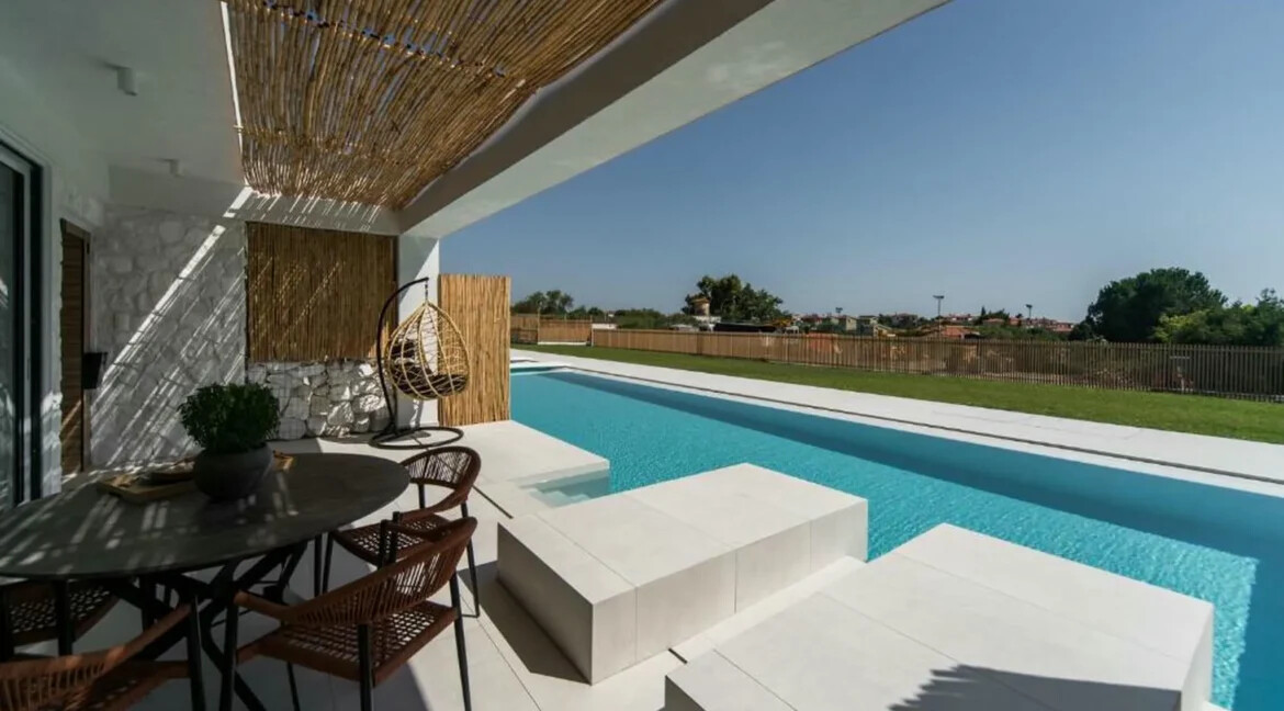 Villa with 4 Maisonettes in Nikiti Halkidiki for Sale 1