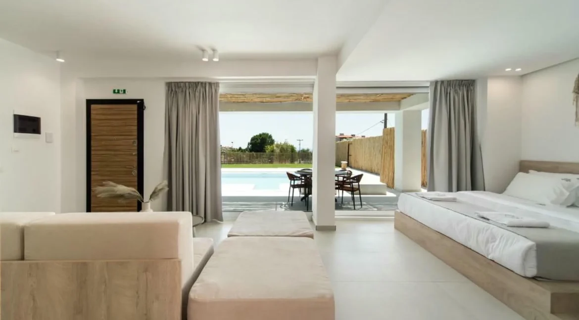 Villa with 4 Maisonettes in Nikiti Halkidiki for Sale 10