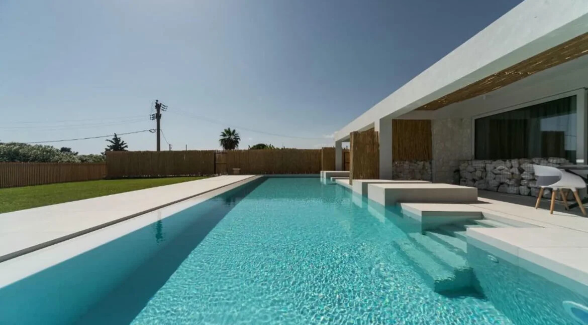 Villa with 4 Maisonettes in Nikiti Halkidiki for Sale