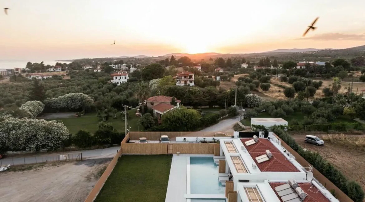 Villa with 4 Maisonettes in Nikiti Halkidiki for Sale 22