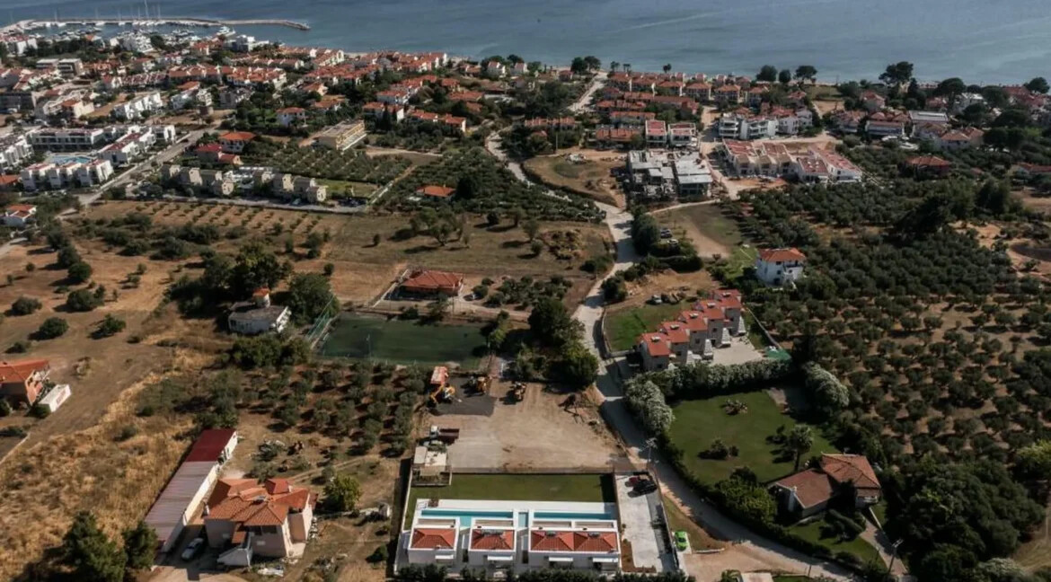 Villa with 4 Maisonettes in Nikiti Halkidiki for Sale 24