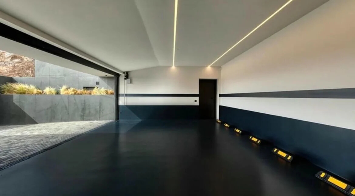 7 Bedroom Luxury Mansion for Sale in Voula Athens 10