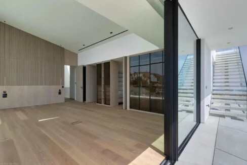 7 Bedroom Luxury Mansion for Sale in Voula Athens 24