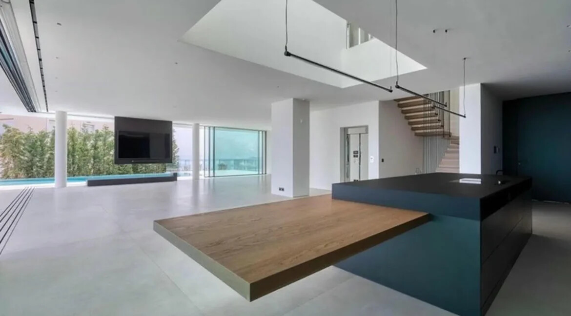 7 Bedroom Luxury Mansion for Sale in Voula Athens 37