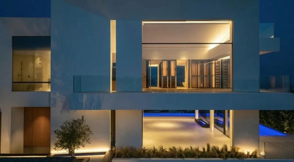 7 Bedroom Luxury Mansion for Sale in Voula Athens 5