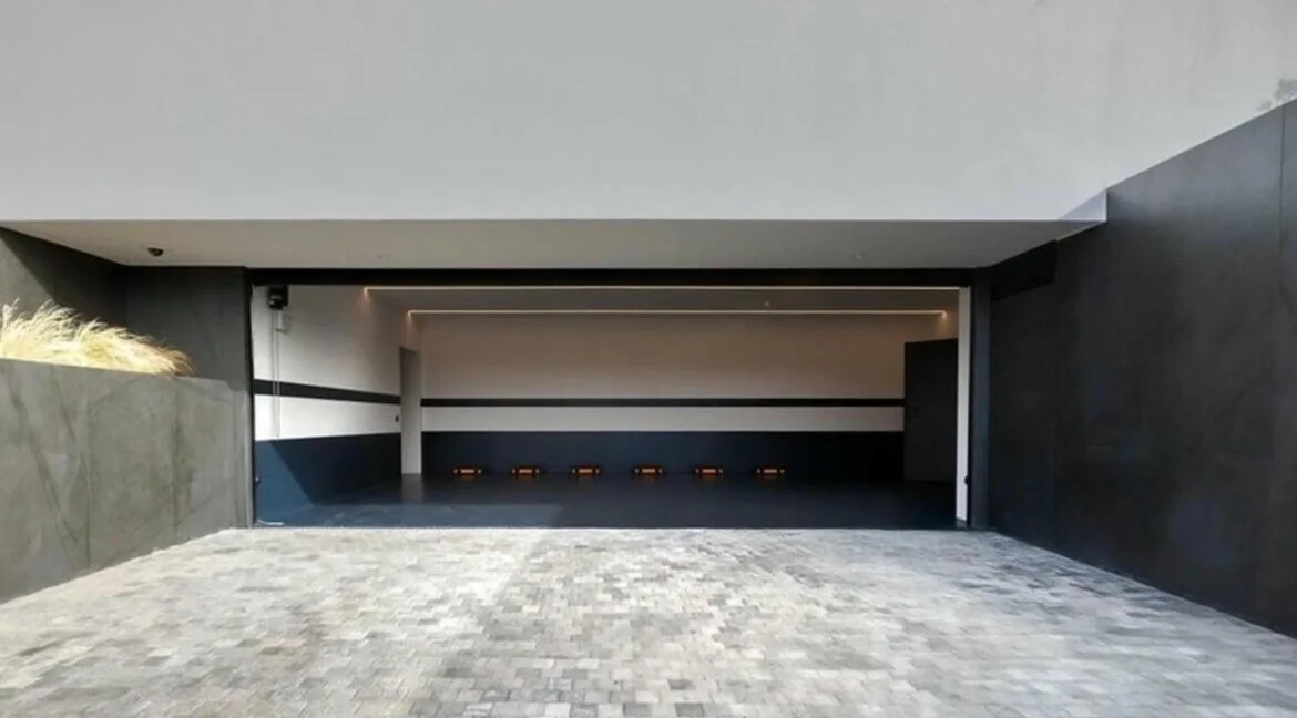 7 Bedroom Luxury Mansion for Sale in Voula Athens 9