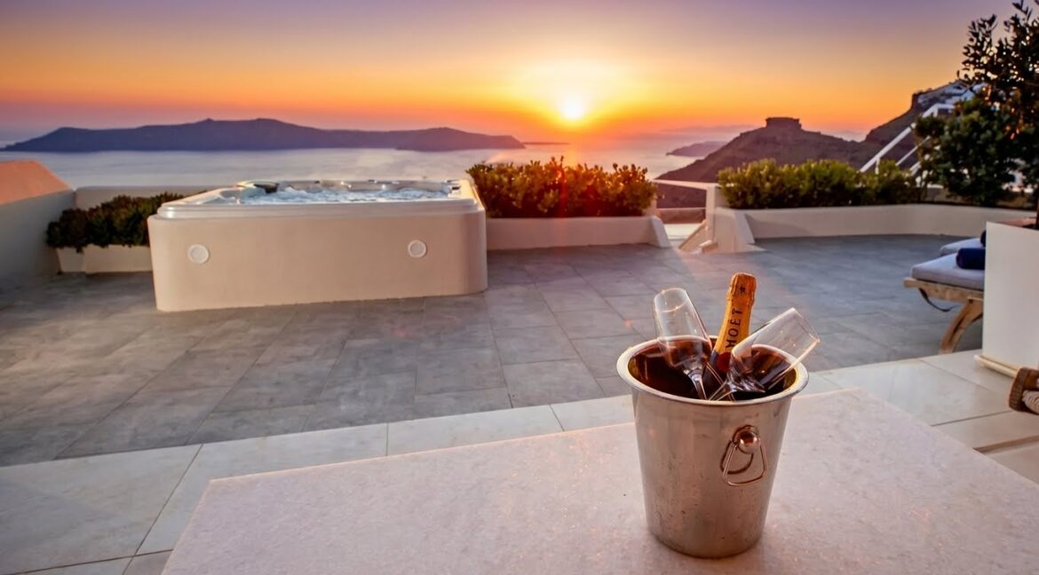 Seaview Property in Santorini Firostefani 3