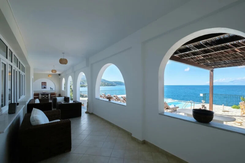 Villa pieds dans l'eau à vendre Kassiopi Corfou in 39.792249484334,19.917182922363,14