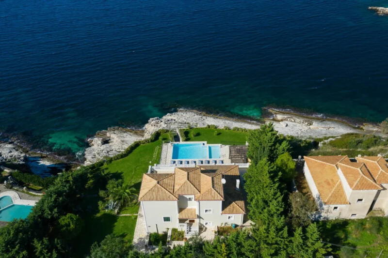 Villa pieds dans l'eau à vendre Kassiopi Corfou in 39.792249484334,19.917182922363,14