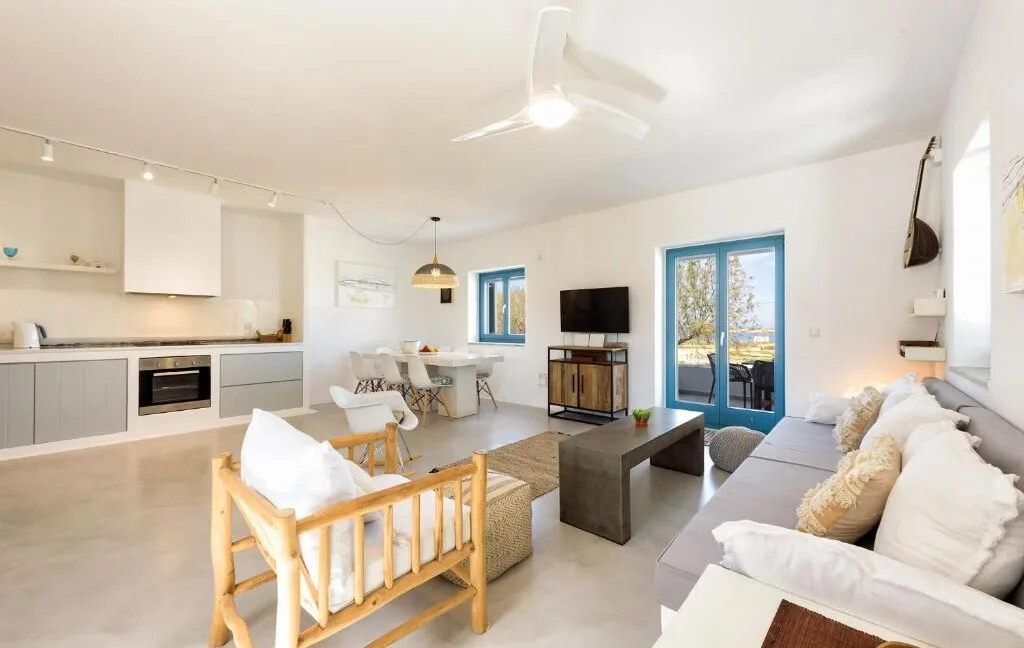 Συγκρότημα για αγορά Πάρος, Νάουσα