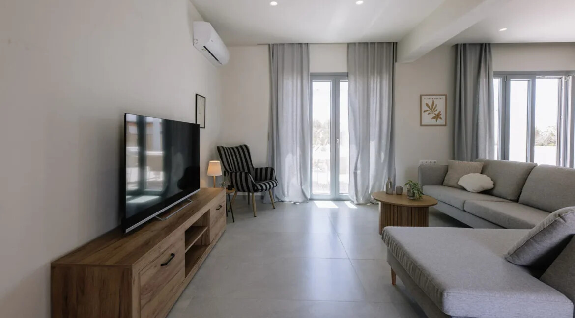 Modern 3-Bedroom Villa for Sale in Naxos 33