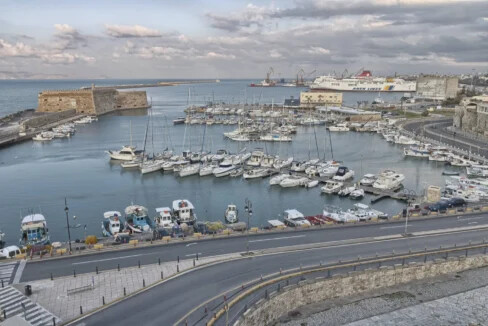 Seafront Penthouse for Sale in the Heart of Heraklion, Crete 10