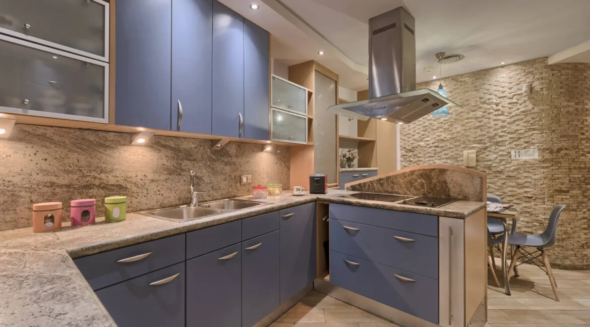 Seafront Penthouse for Sale in the Heart of Heraklion, Crete 11