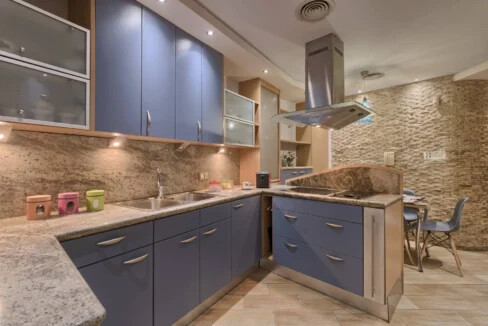 Seafront Penthouse for Sale in the Heart of Heraklion, Crete 11