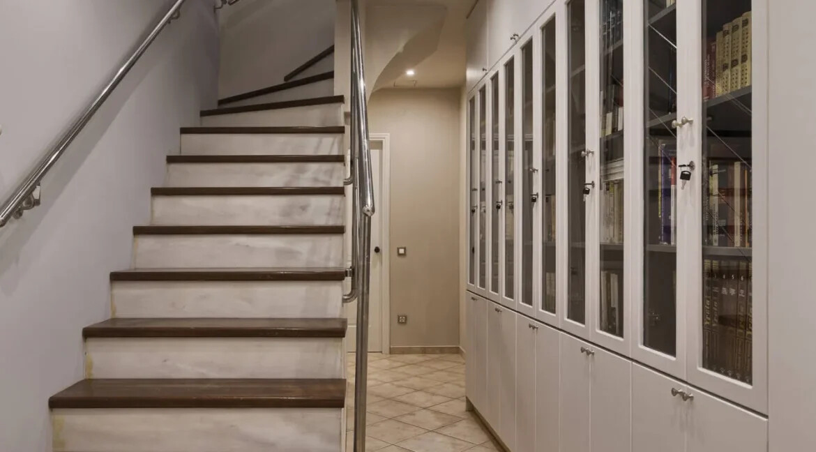 Seafront Penthouse for Sale in the Heart of Heraklion, Crete 14