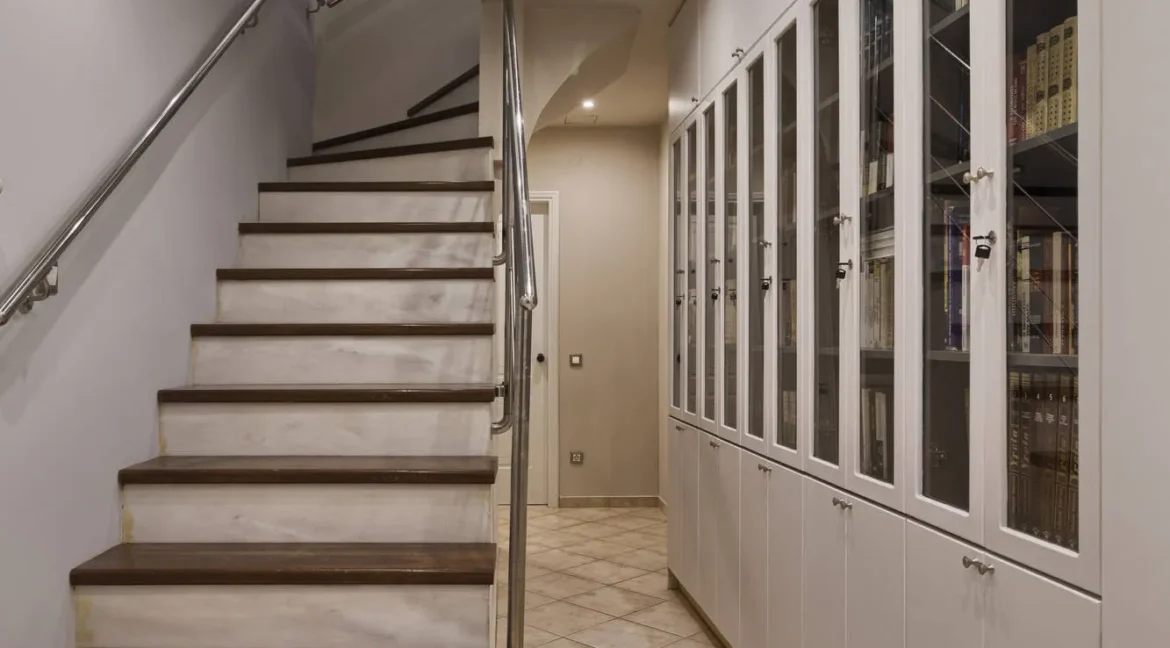 Seafront Penthouse for Sale in the Heart of Heraklion, Crete 14