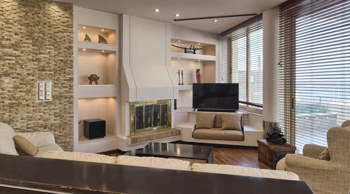 Seafront Penthouse for Sale in the Heart of Heraklion, Crete 16