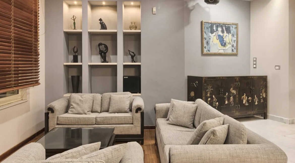 Seafront Penthouse for Sale in the Heart of Heraklion, Crete 17