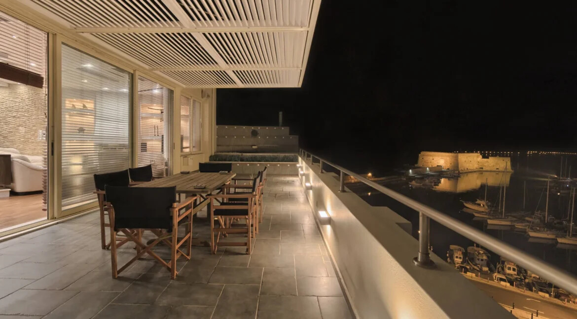 Seafront Penthouse for Sale in the Heart of Heraklion, Crete 18