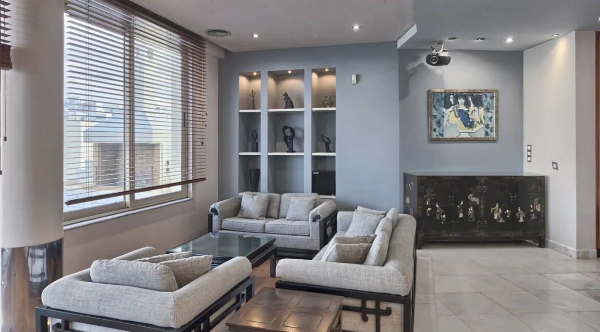 Seafront Penthouse for Sale in the Heart of Heraklion, Crete 19