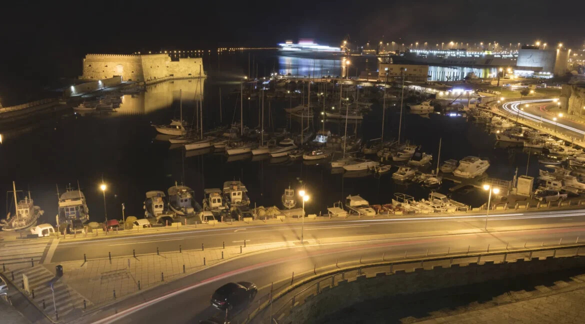 Seafront Penthouse for Sale in the Heart of Heraklion, Crete 2