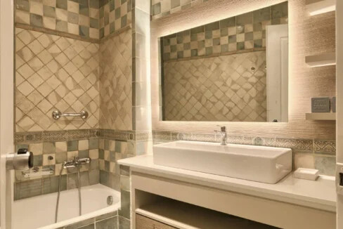 Seafront Penthouse for Sale in the Heart of Heraklion, Crete 4