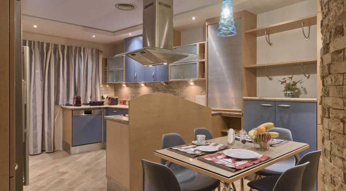 Seafront Penthouse for Sale in the Heart of Heraklion, Crete 7