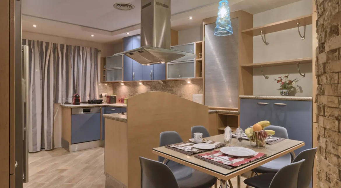 Seafront Penthouse for Sale in the Heart of Heraklion, Crete 7