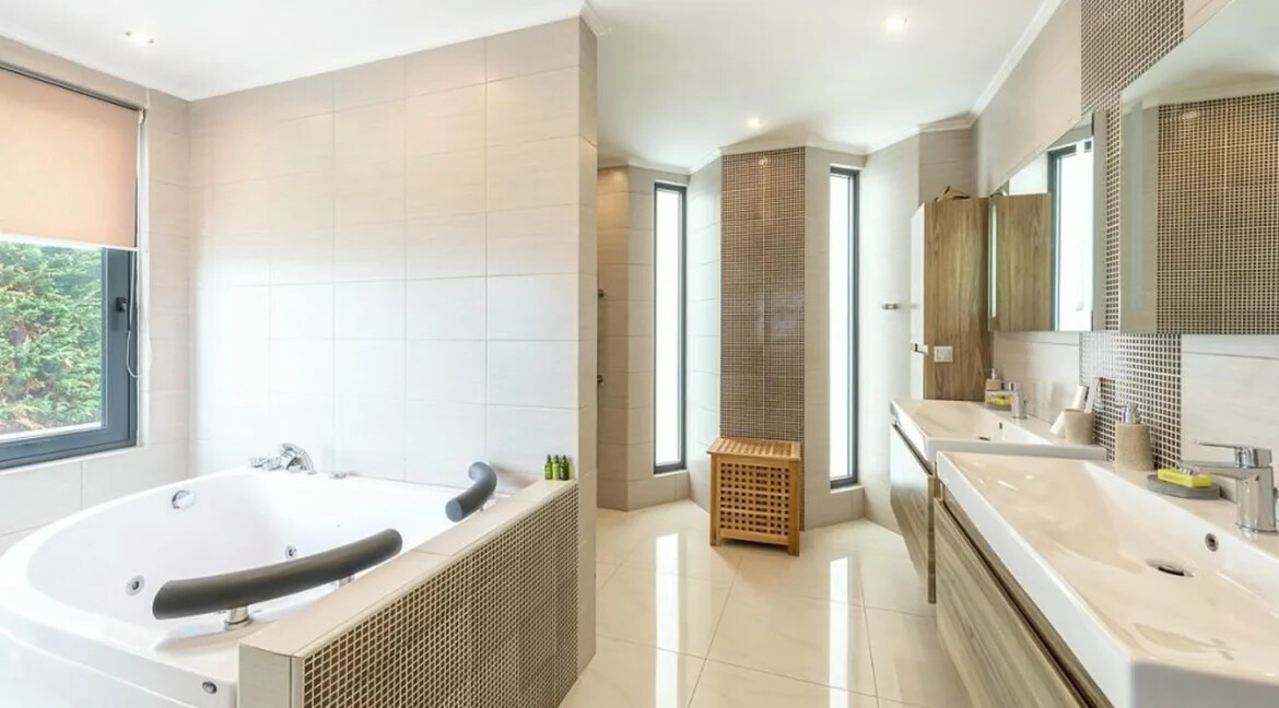 Luxury Seaview Villa in Crete for sale, Chania 12