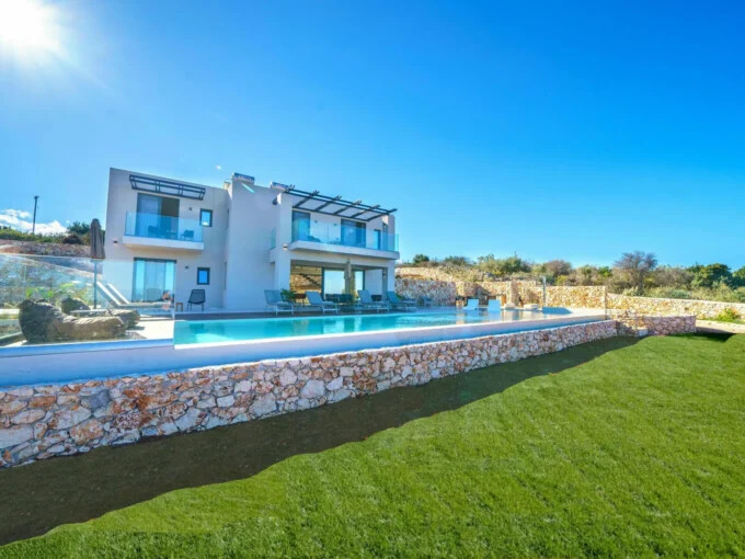 Luxury Villa with Heated Pool for sale Vamos Chania
