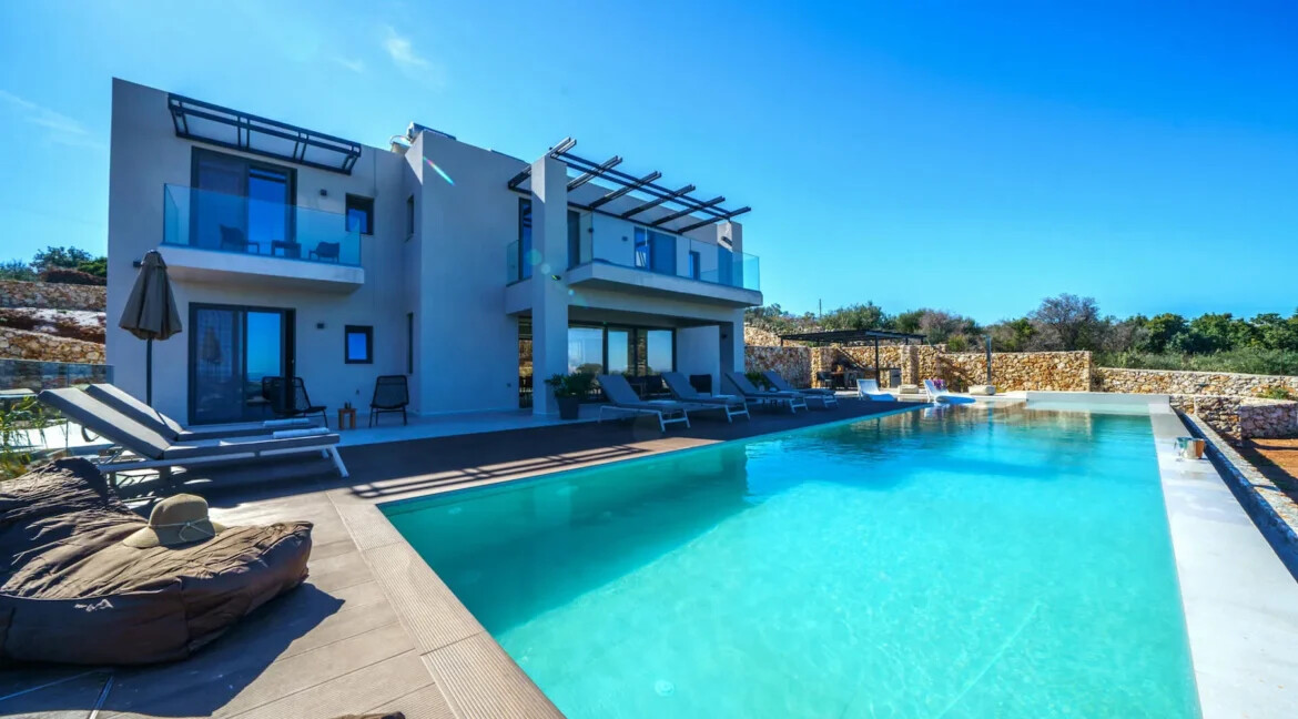 Luxury Villa with Heated Pool for sale Vamos Chania 37