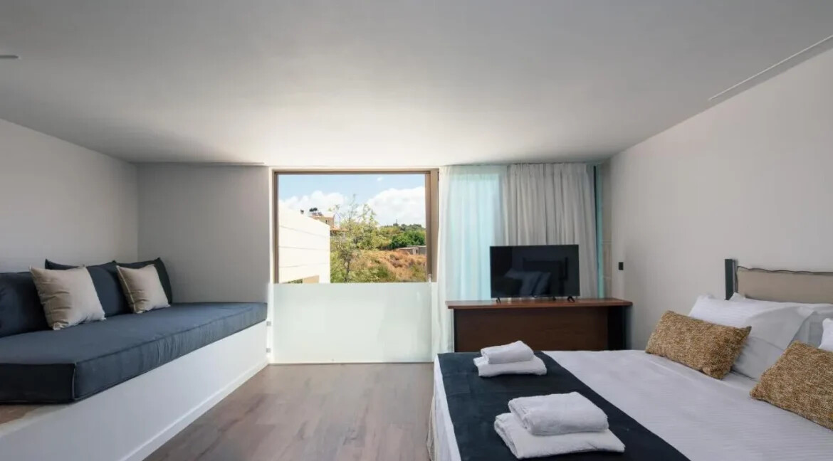 New Luxury Villa with Sea Views in Chania, Agia Marina 19