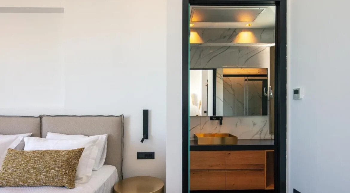 New Luxury Villa with Sea Views in Chania, Agia Marina 8