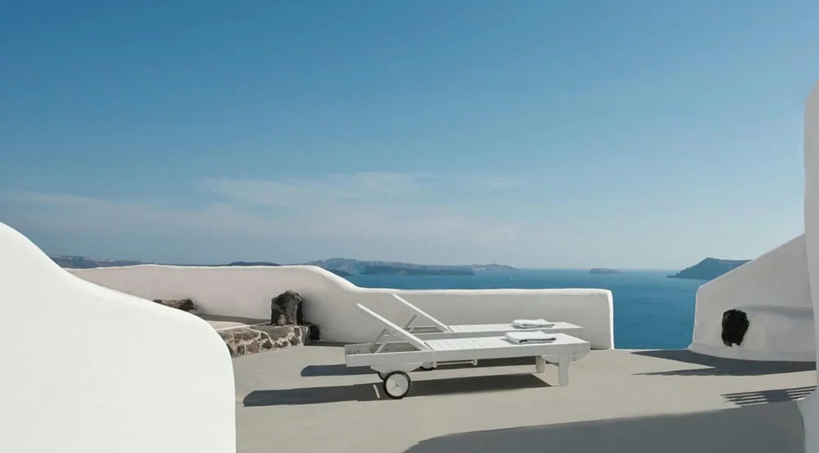 3 Cave Suites Complex for Sale in Oia Santorini 1