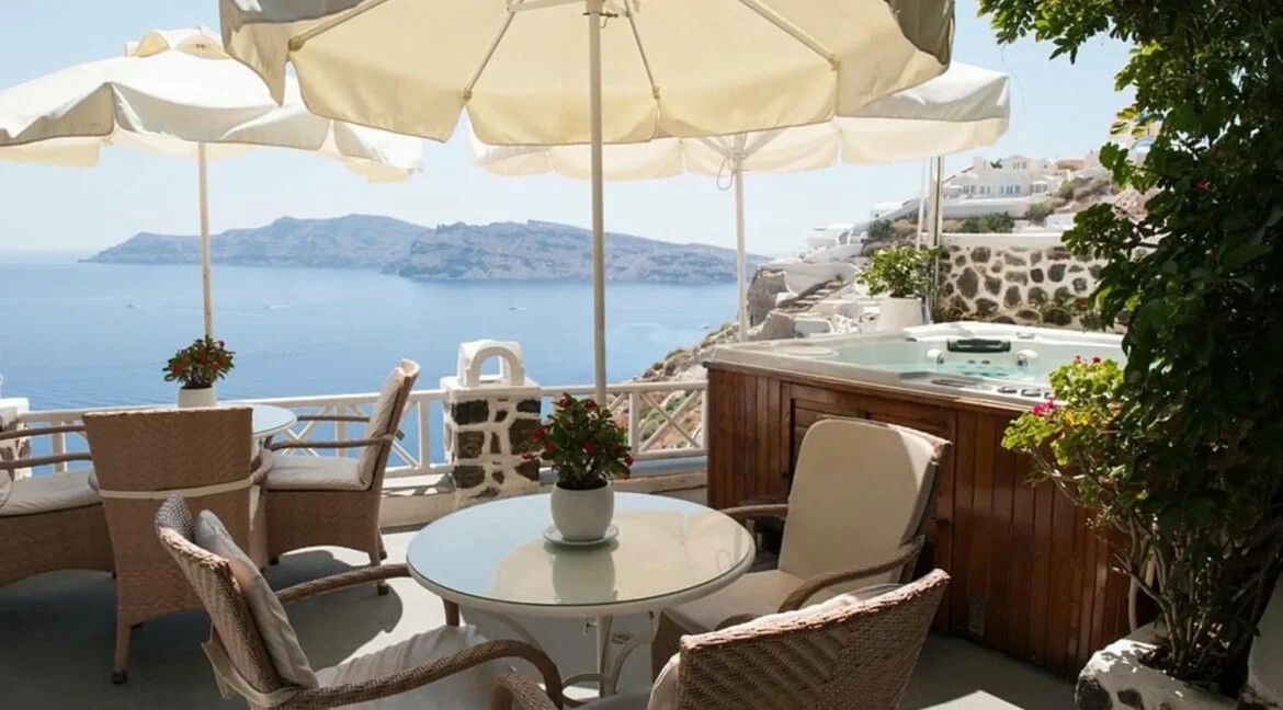 3 Cave Suites Complex for Sale in Oia Santorini 10