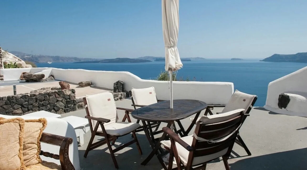 3 Cave Suites Complex for Sale in Oia Santorini 11