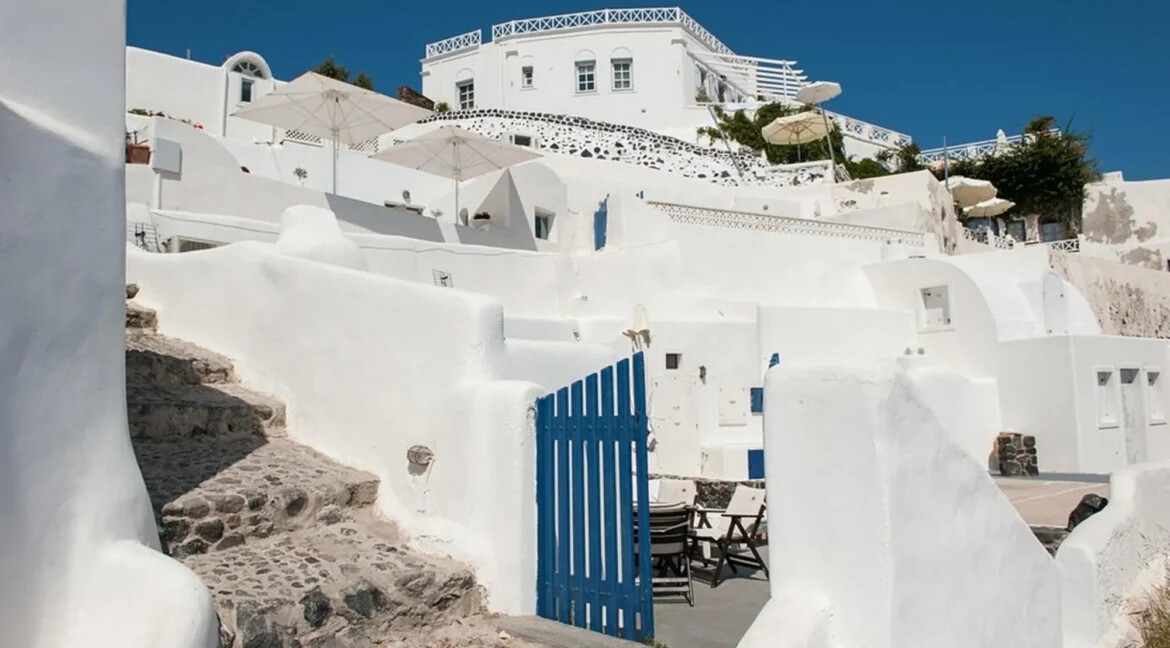 3 Cave Suites Complex for Sale in Oia Santorini 14
