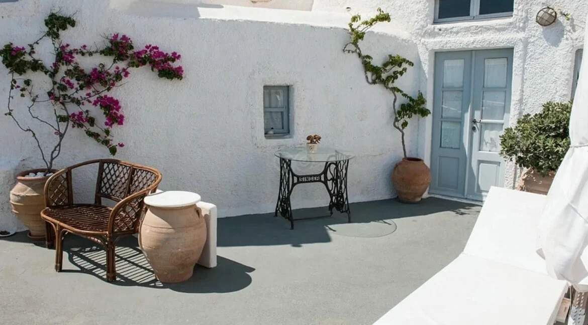 3 Cave Suites Complex for Sale in Oia Santorini 15