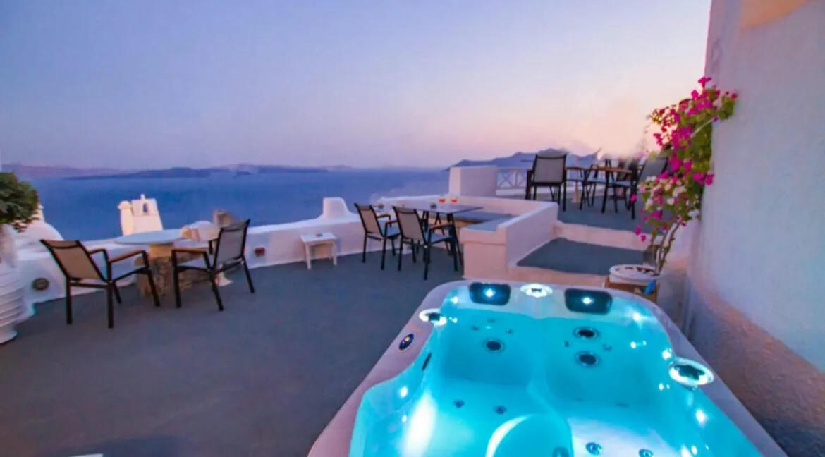 3 Cave Suites Complex for Sale in Oia Santorini 4