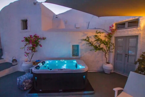 3 Cave Suites Complex for Sale in Oia Santorini 5