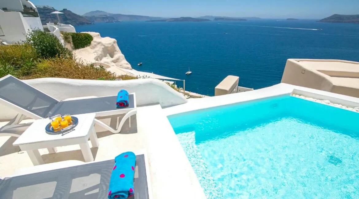 3 Cave Suites Complex for Sale in Oia Santorini 7