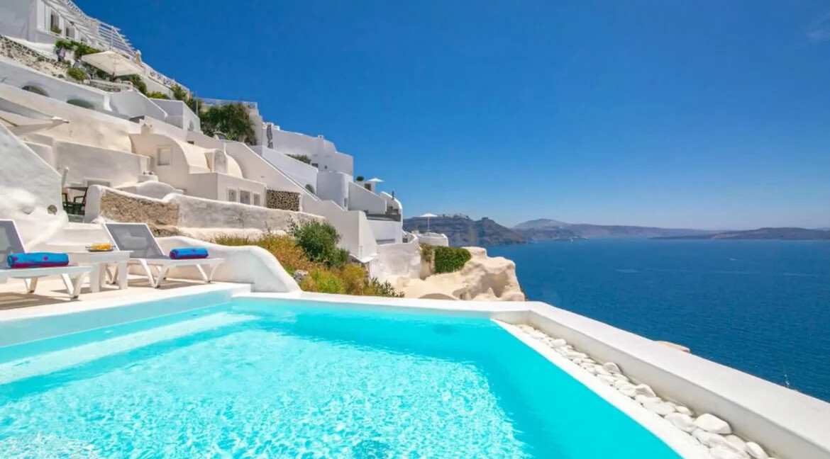 3 Cave Suites Complex for Sale in Oia Santorini 8