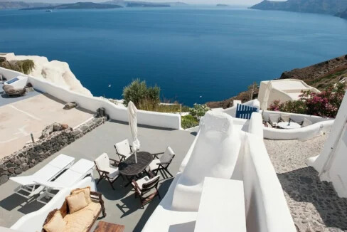 3 Cave Suites Complex for Sale in Oia Santorini 9