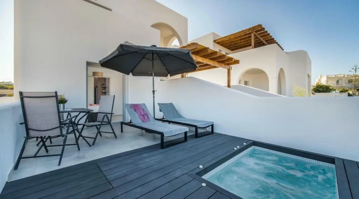 Suite with Heated Private Pool for Sale in Santorini Mesaria 1